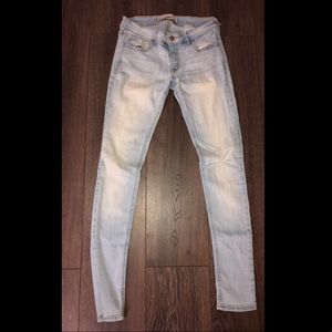Size 7R Hollister Light Wash Skinny Jeans
